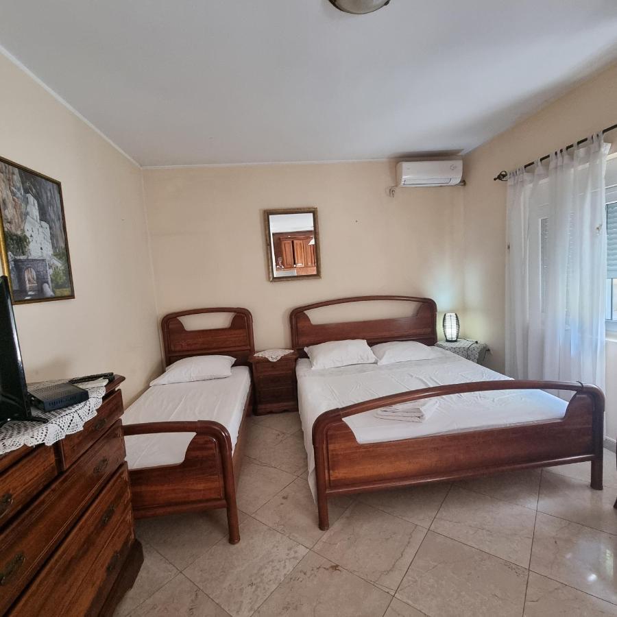 Apartment On The Shore Of The Bay Of Kotor With Free Wi-Fi Ngoại thất bức ảnh