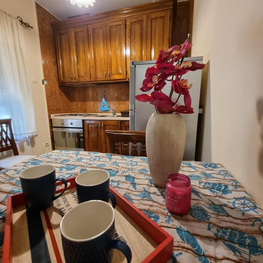 Apartment On The Shore Of The Bay Of Kotor With Free Wi-Fi Ngoại thất bức ảnh